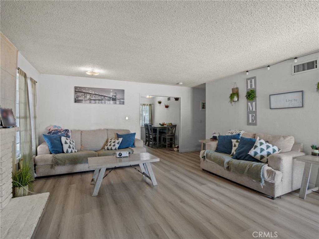 2795 West Victoria Street Rialto, CA 92376 - Photo 12 of 28