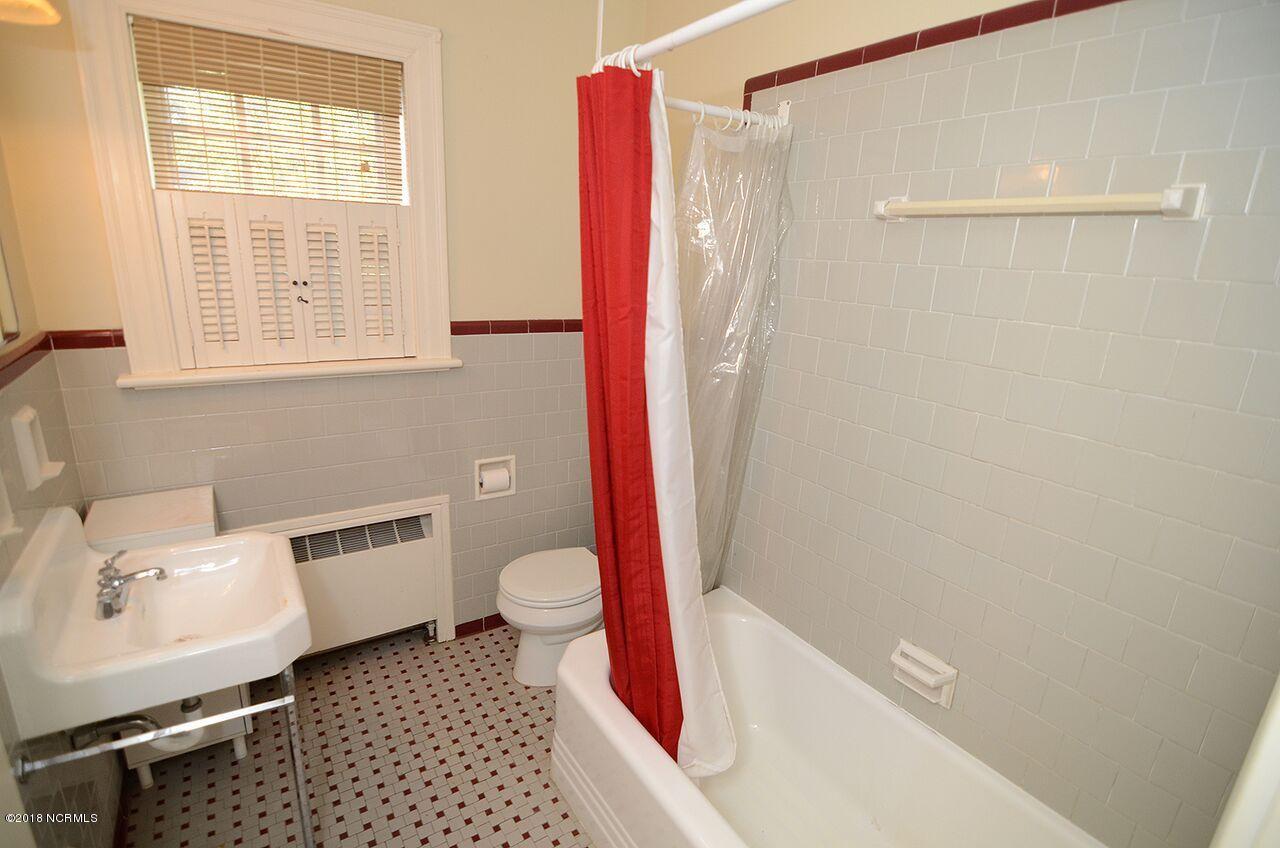 801 Raleigh Rd Parkway West Wilson, NC 27893 - Photo 11 of 17 FULLBATH_preview