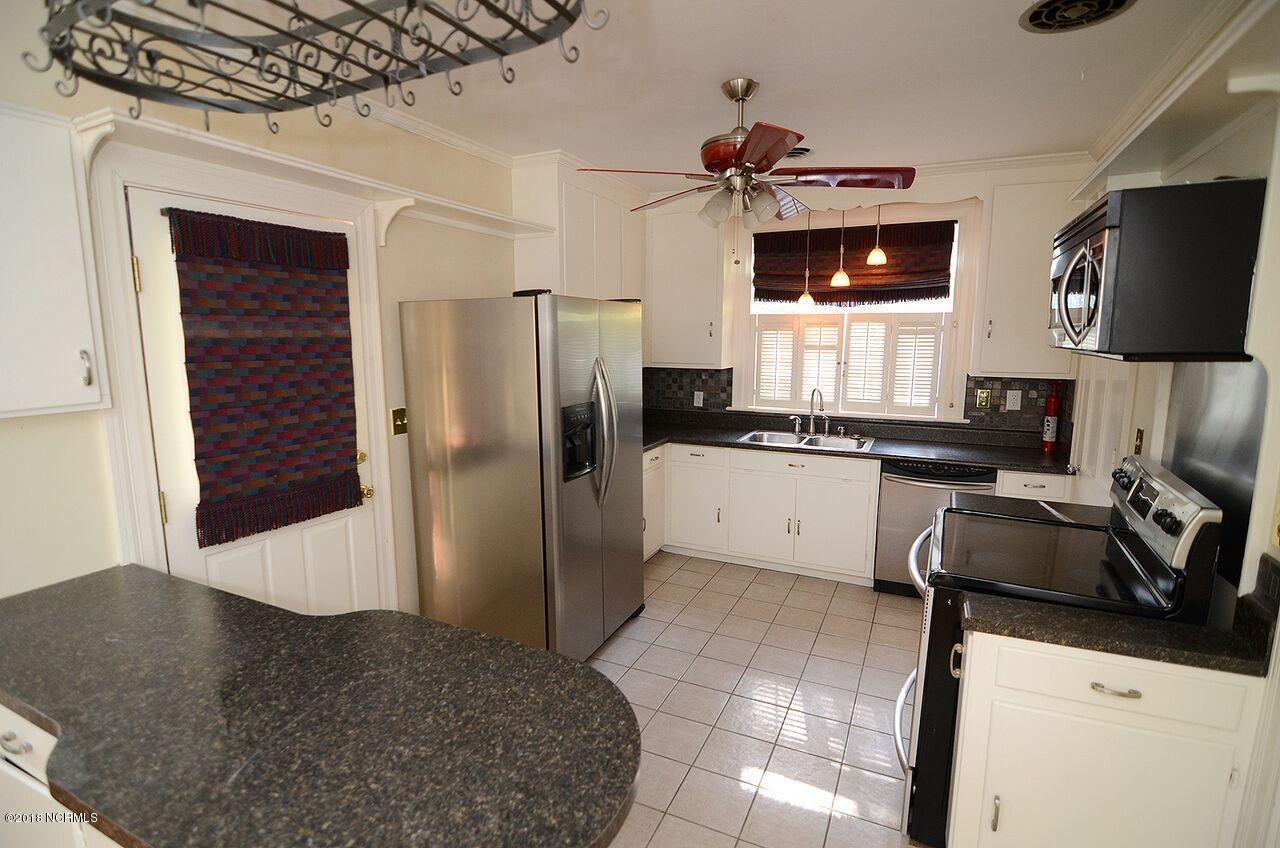 801 Raleigh Rd Parkway West Wilson, NC 27893 - Photo 2 of 17 Kitchen