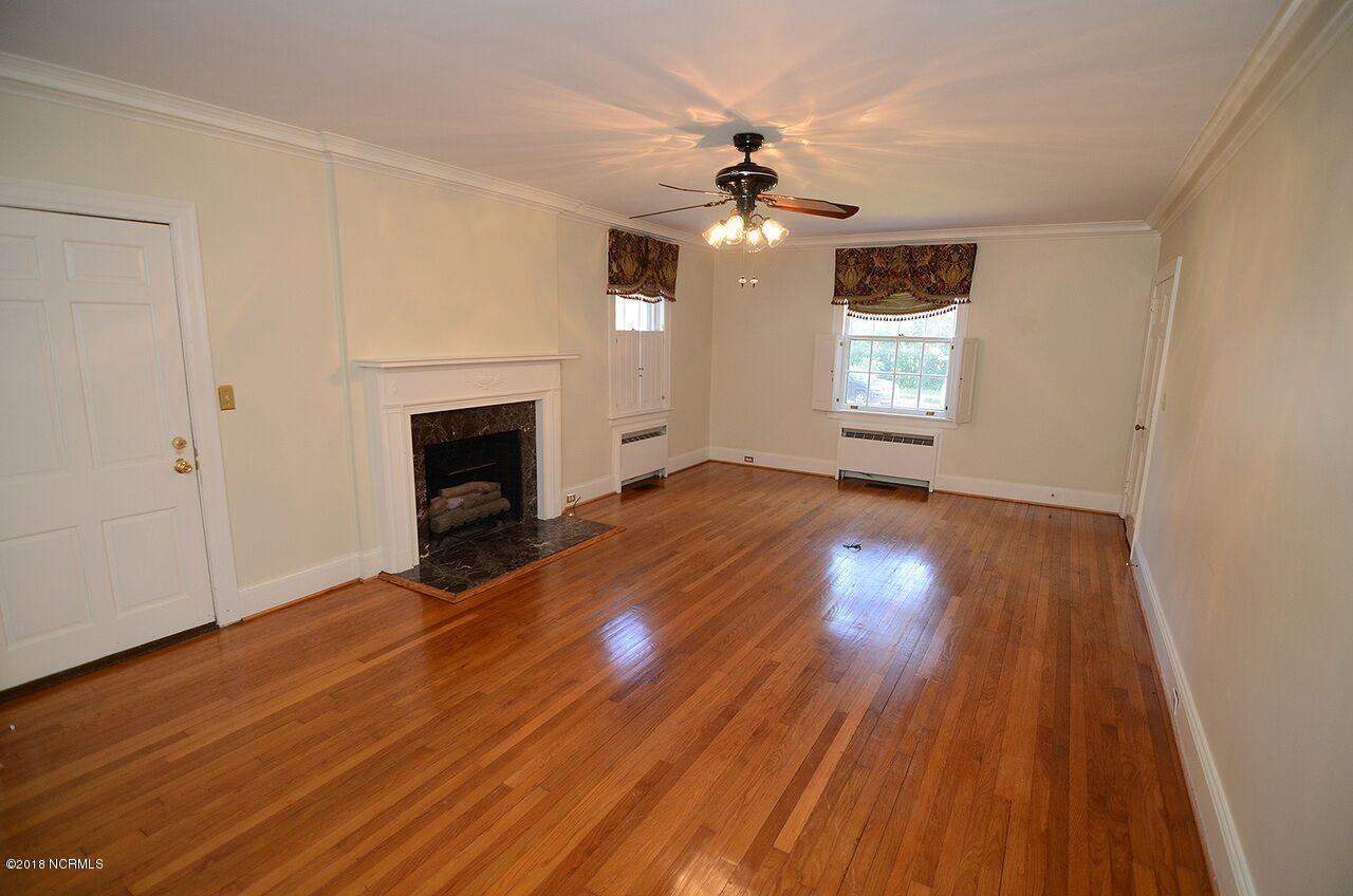 801 Raleigh Rd Parkway West Wilson, NC 27893 - Photo 9 of 17 LIVINGROOM_preview