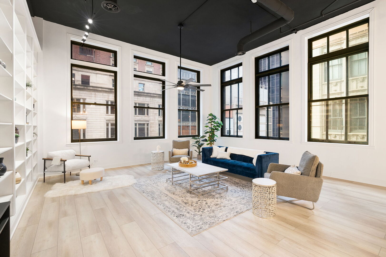 120 South State Street, Unit 4 Chicago, IL 60603 - Photo 4 of 33