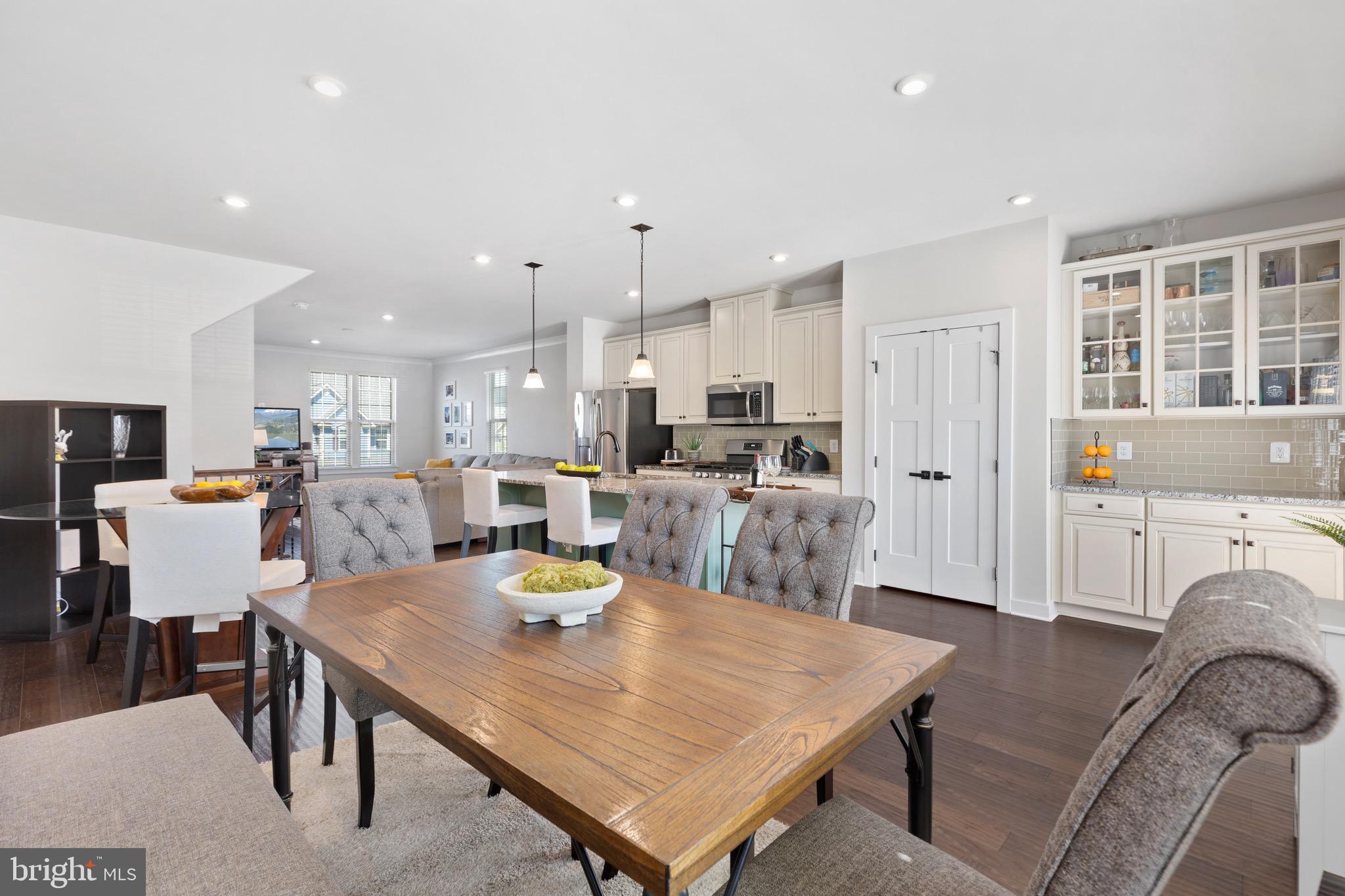 18077 Red Mulberry Road Dumfries, VA 22026 - Photo 27 of 60 Large & Flexible Dining space