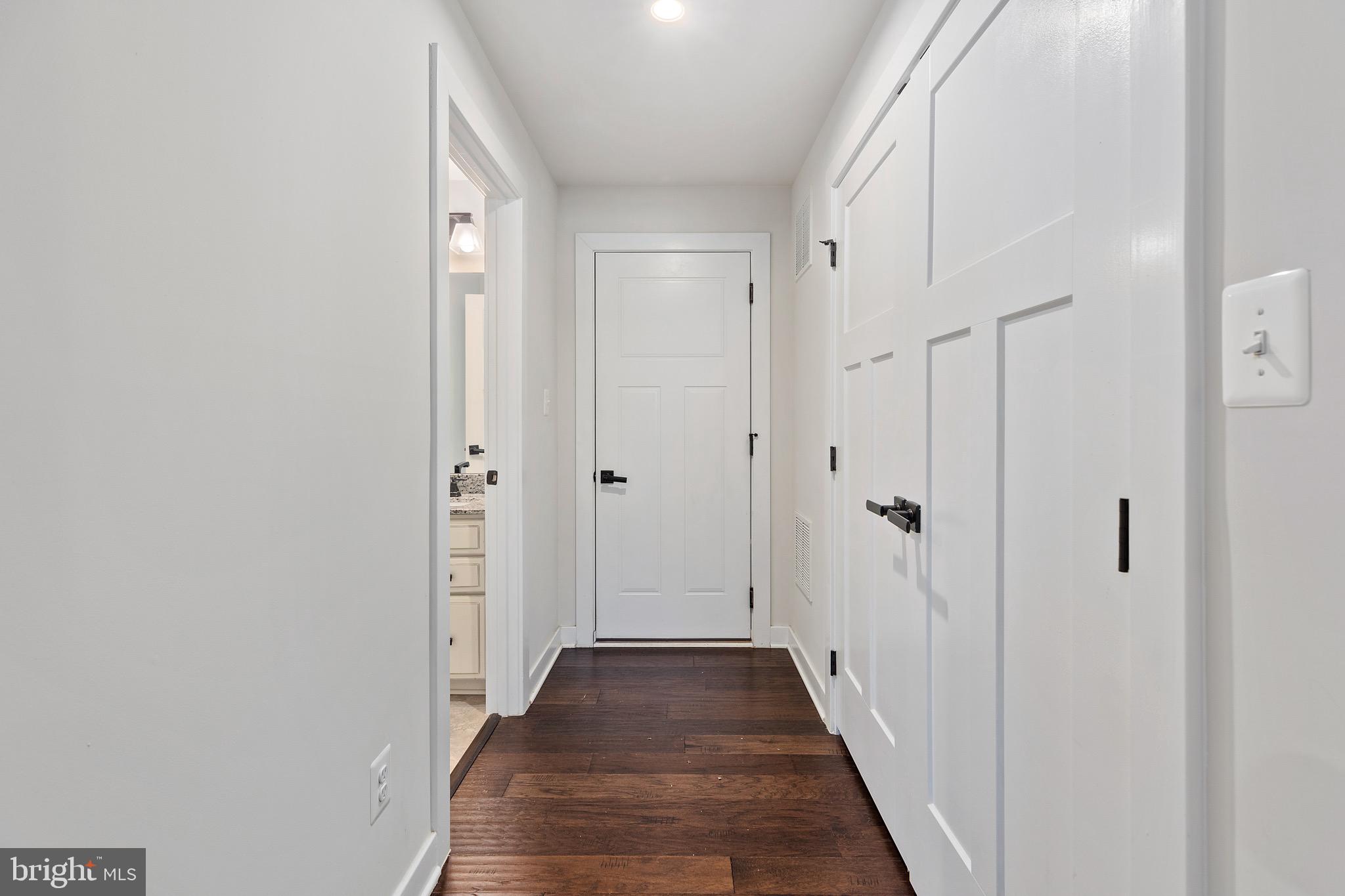 18077 Red Mulberry Road Dumfries, VA 22026 - Photo 10 of 60 Foyer