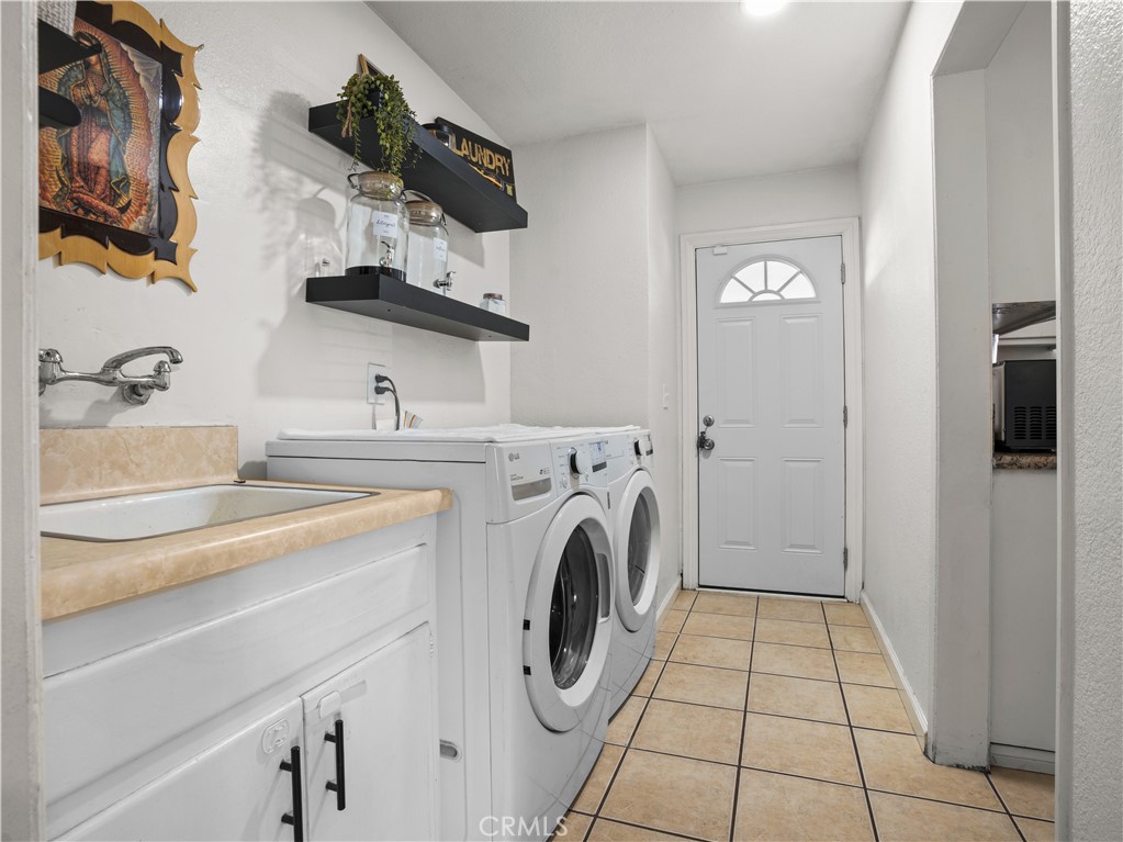 1455 North Alice Avenue Rialto, CA 92376 - Photo 14 of 23 a utility room with dryer and washer