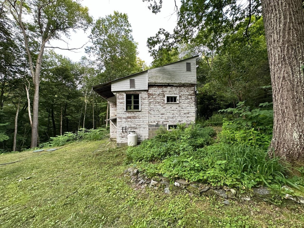 84 Signal Pine Road Putney, VT 05346 - Photo 3 of 15