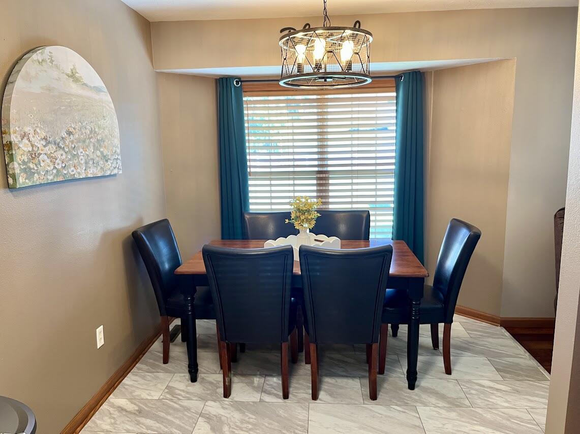 201 Prairie Lane Monett, MO 65708 - Photo 5 of 22 Dining