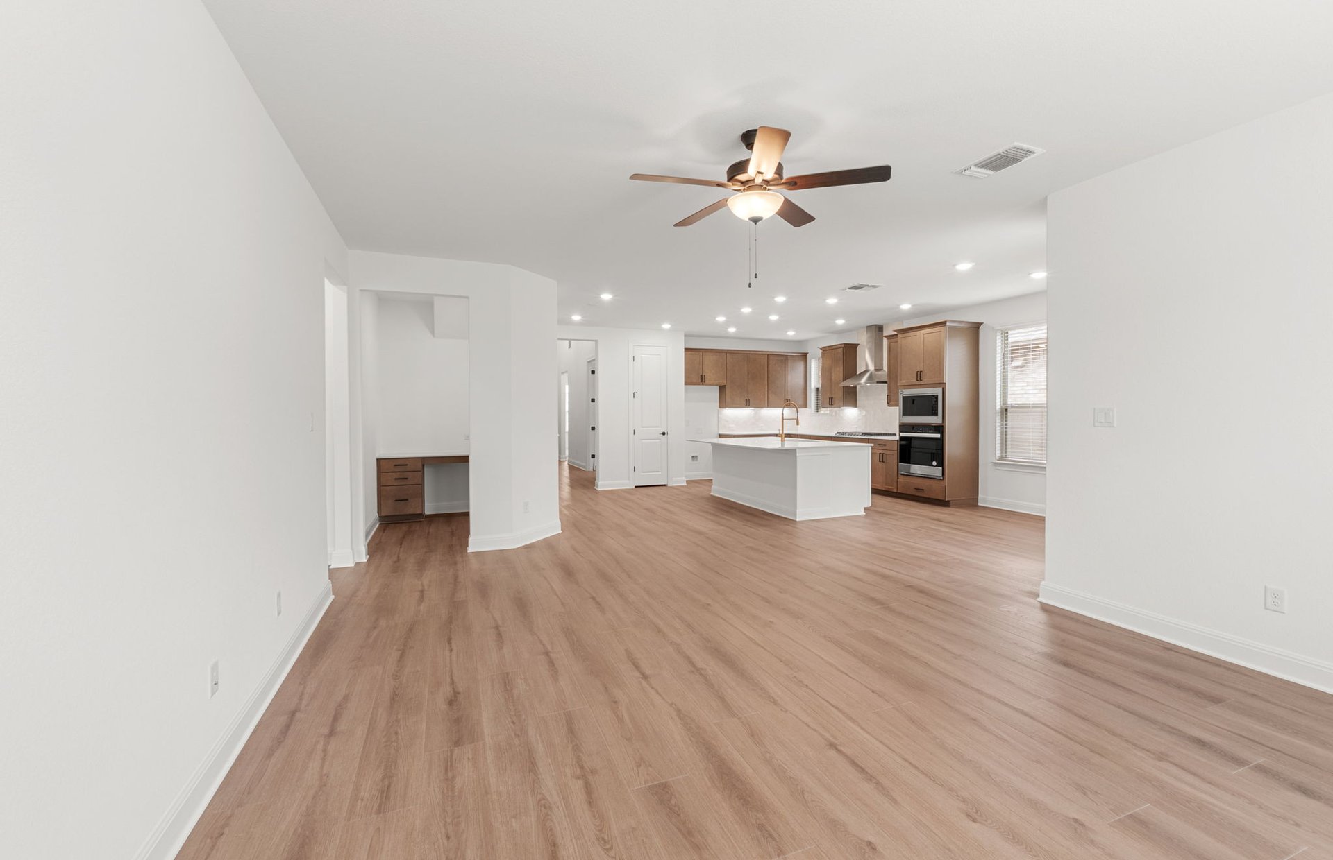 829 Round Mountain Pass Georgetown, TX 78628 - Photo 2 of 17