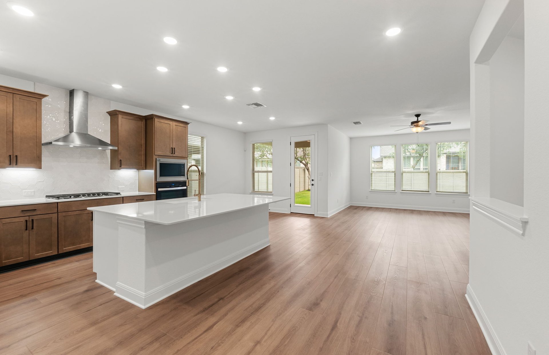 829 Round Mountain Pass Georgetown, TX 78628 - Photo 5 of 17