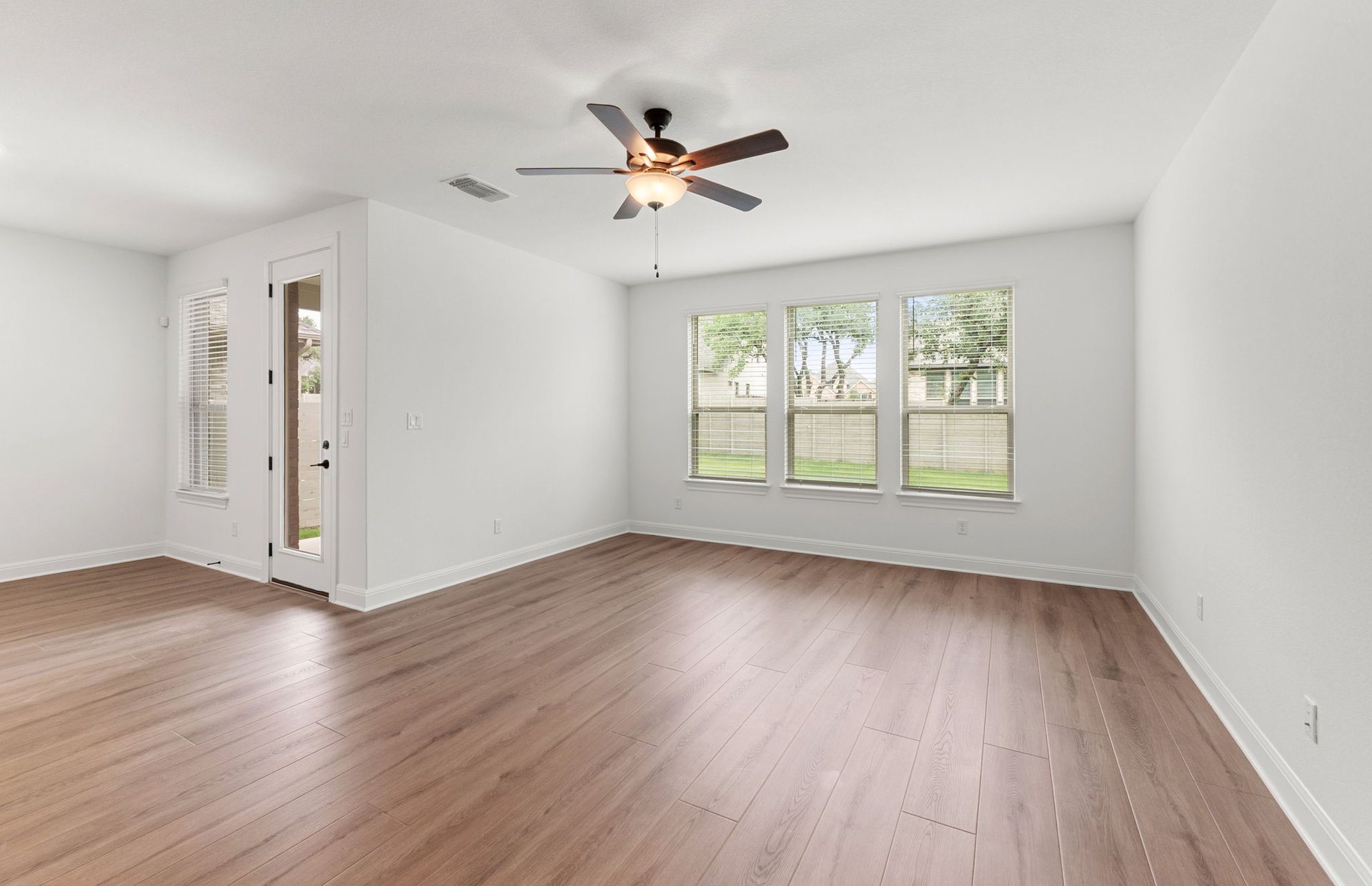 829 Round Mountain Pass Georgetown, TX 78628 - Photo 7 of 17