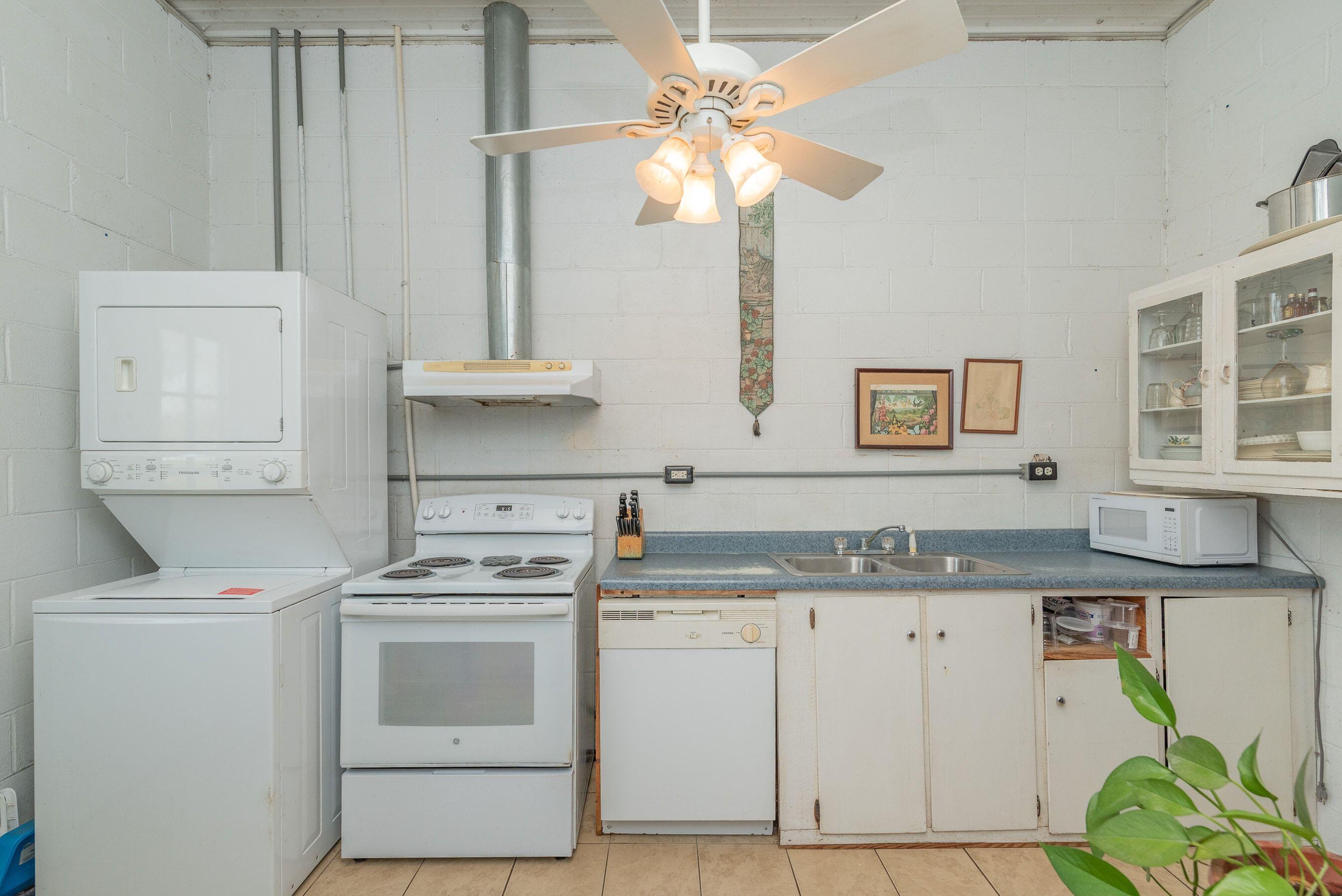 252 Moseley Road Williston, SC 29853 - Photo 6 of 64