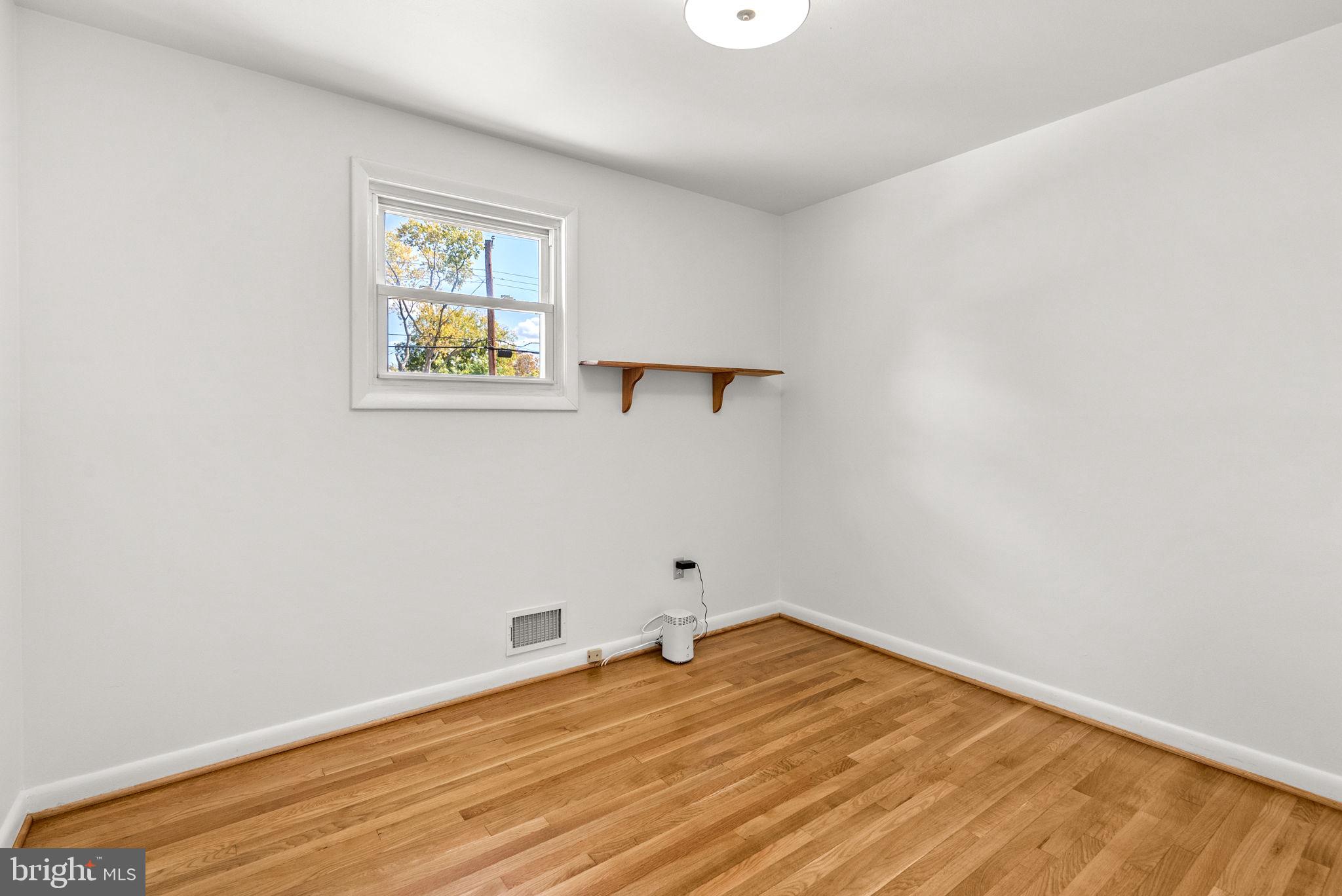 8700 50th Place College Park, MD 20740 - Photo 19 of 33 an empty room with a window