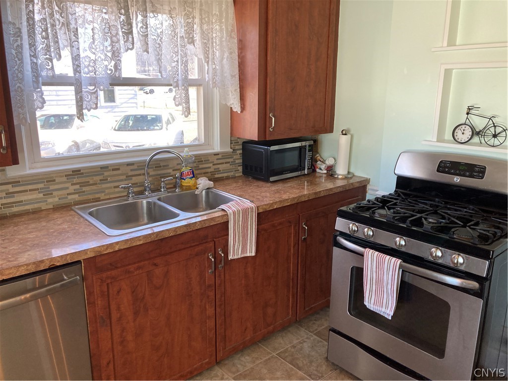 100 Kimble Road Vestal, NY 13850 - Photo 4 of 27