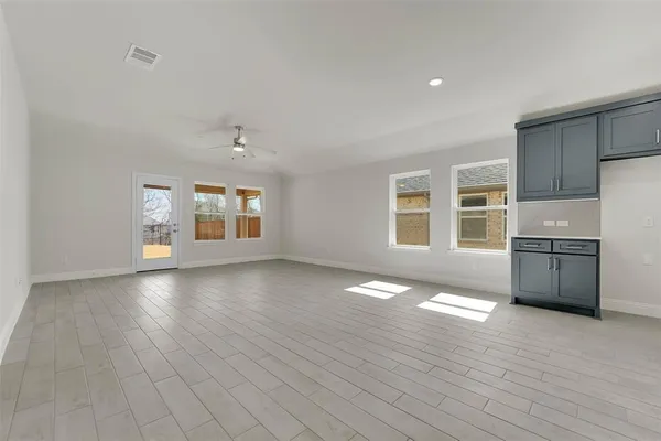 $2,300 | 3001 Cantoni Creek, Princeton, TX 75407