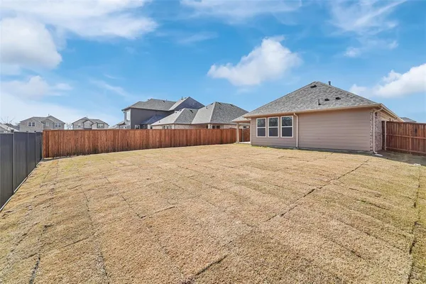 $2,300 | 3001 Cantoni Creek, Princeton, TX 75407