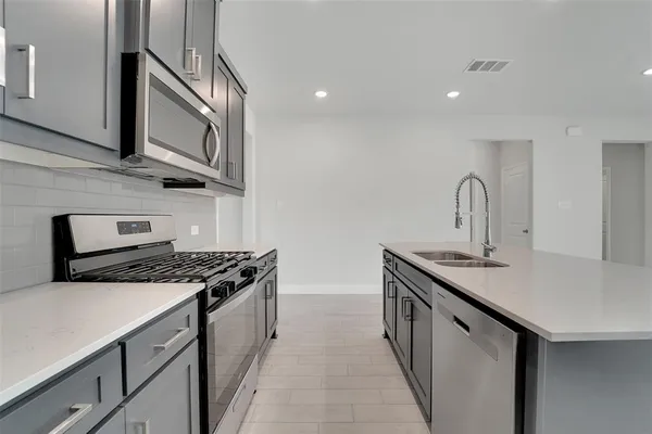 $2,300 | 3001 Cantoni Creek, Princeton, TX 75407