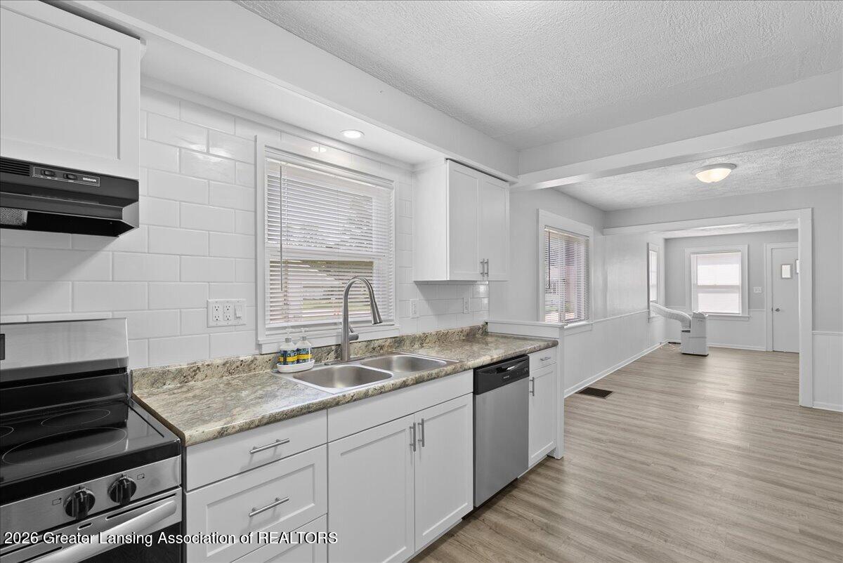 6041 Hilliard Road Lansing, MI 48911 - Photo 7 of 26 18-Media Jett - 09