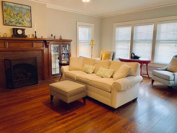 $3,295 | 2907 East Hampshire Avenue, Milwaukee, WI 53211