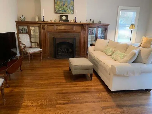 $3,295 | 2907 East Hampshire Avenue, Milwaukee, WI 53211