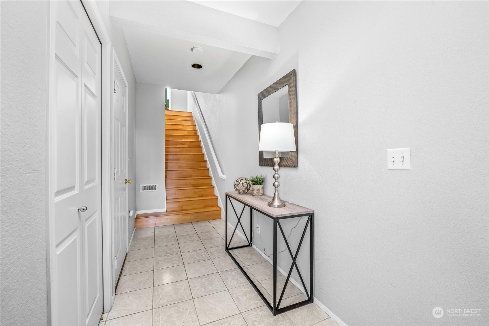 7250 Old Redmond Road, Unit M150 Redmond, WA 98052 - Photo 3 of 33 a view of hallway with windows