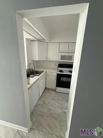 $1,800 | 3320 North Arnoult Road, Unit 211, Metairie, LA 70002