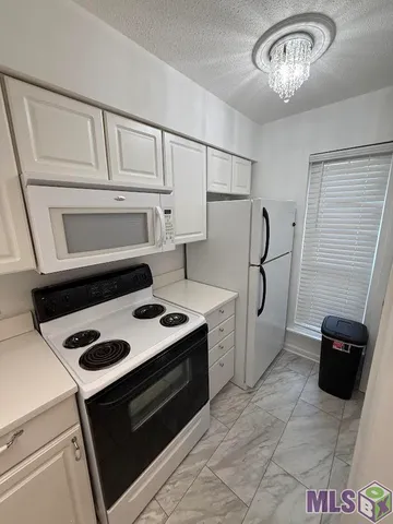 $1,800 | 3320 North Arnoult Road, Unit 211, Metairie, LA 70002