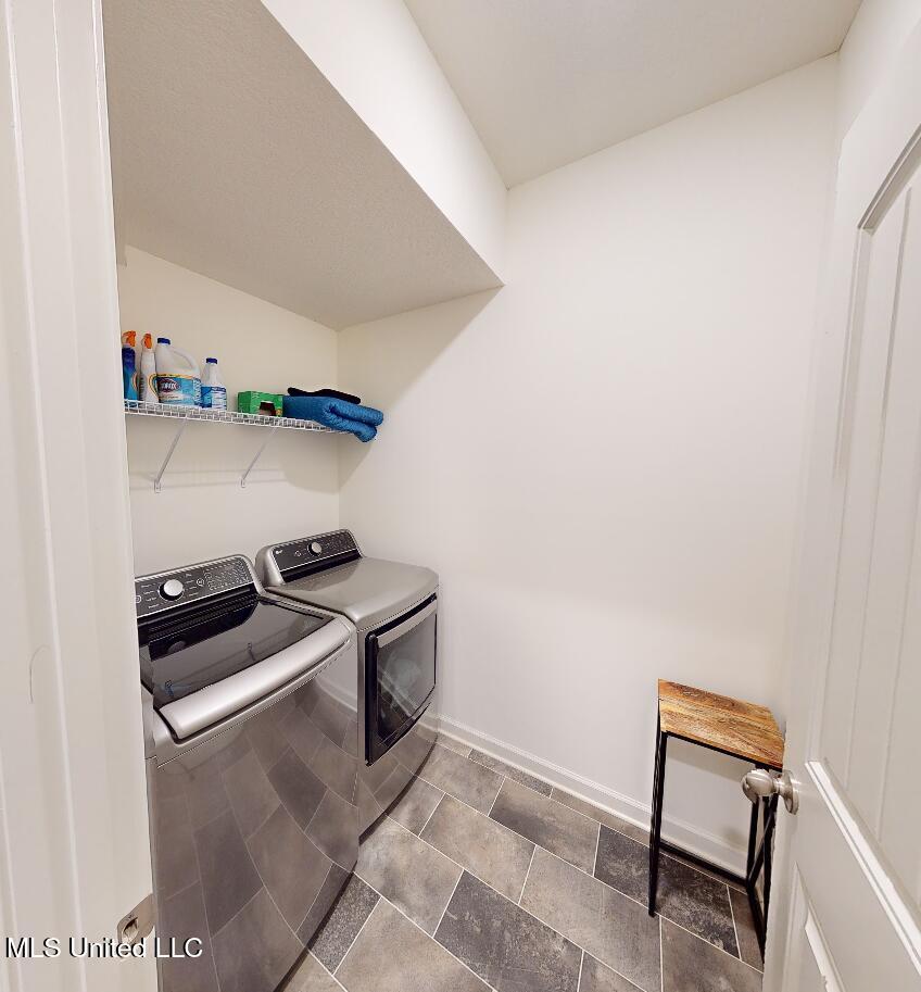 2427 Hyacinth Lane Hernando, MS 38632 - Photo 8 of 12 Laundry Room