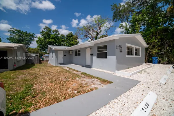 $2,100 | 2457 Northeast 183rd Street, Unit 2457, North Miami Beach, FL 33160
