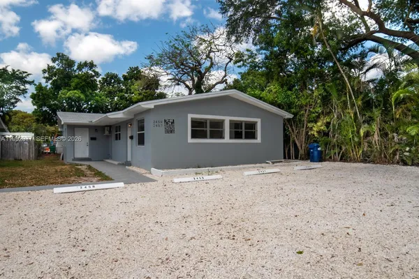 $2,100 | 2457 Northeast 183rd Street, Unit 2457, North Miami Beach, FL 33160