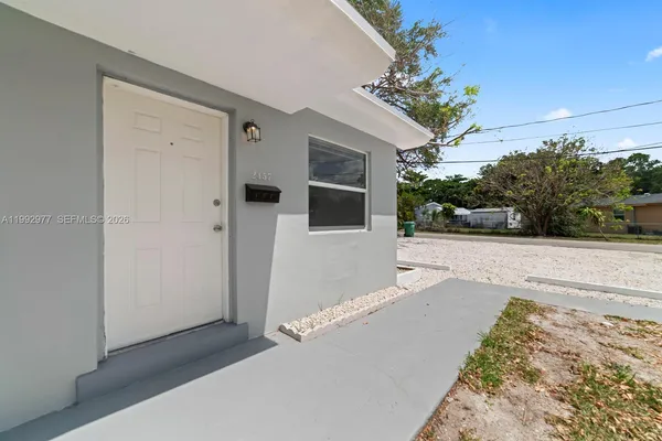 $2,100 | 2457 Northeast 183rd Street, Unit 2457, North Miami Beach, FL 33160