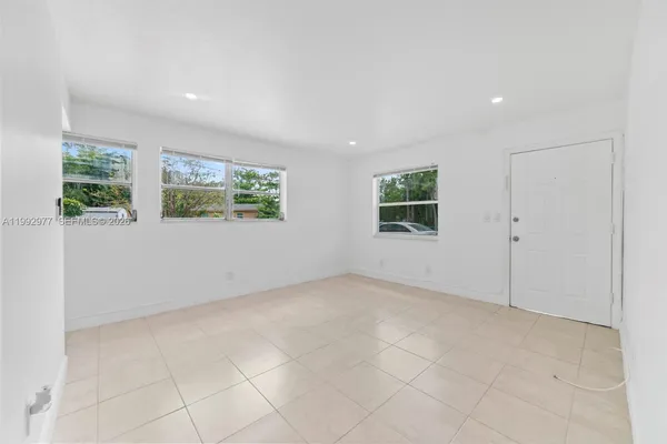 $2,100 | 2457 Northeast 183rd Street, Unit 2457, North Miami Beach, FL 33160