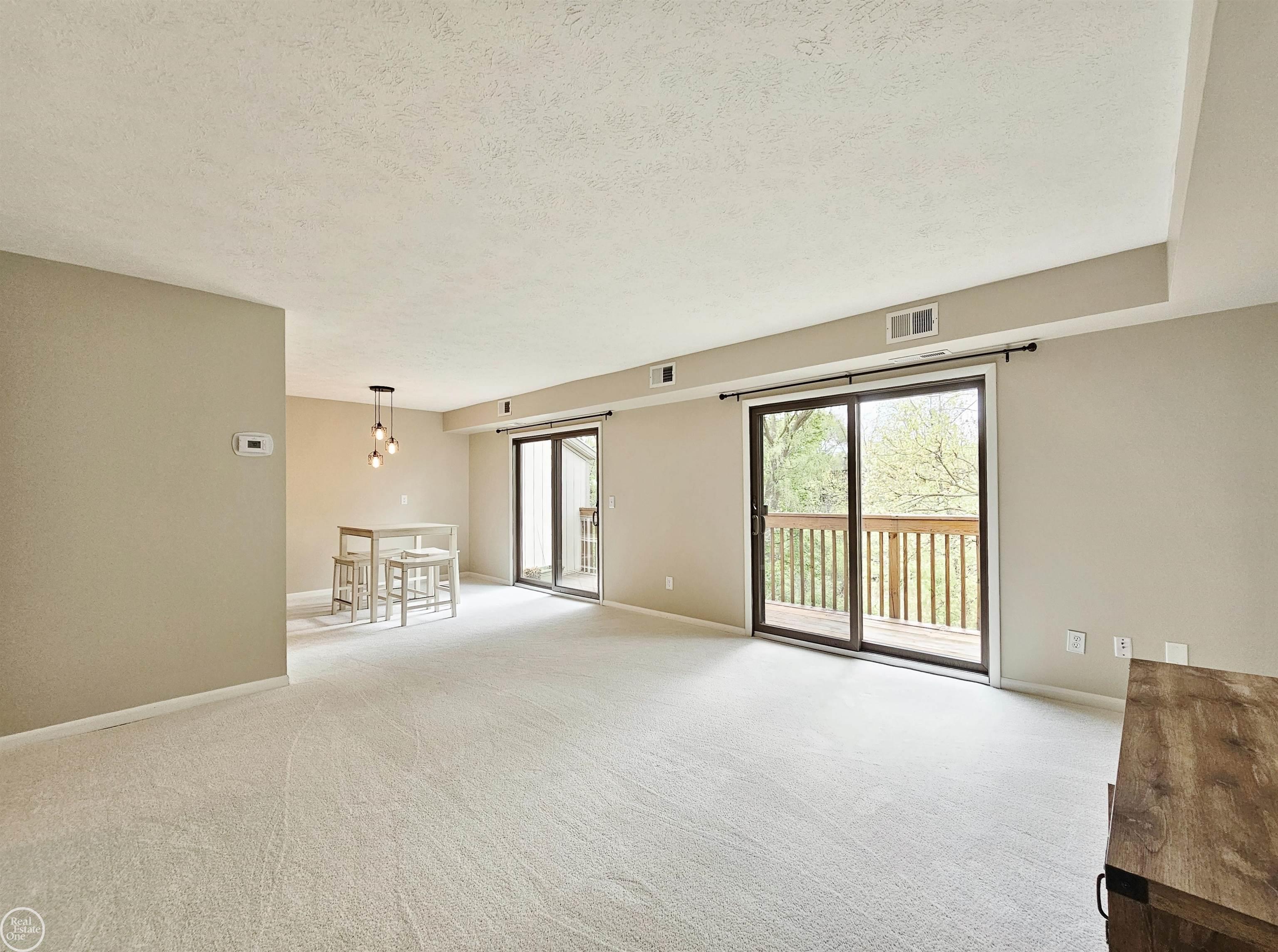1693 Riverside Drive, Unit 6 Rochester, MI 48309 - Photo 7 of 30 50174785-84471a64-e0e6-4848-9ff0-9f107b858d8a.JPG