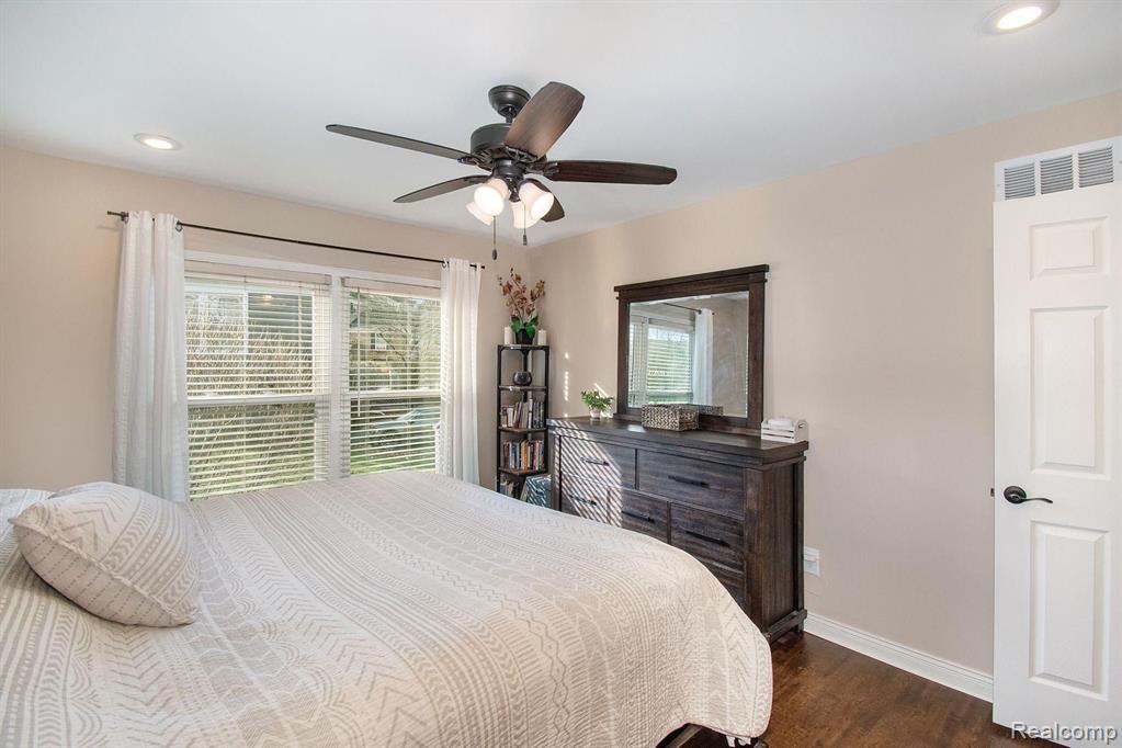 1366 Crescent Lane Rochester Hills, MI 48306 - Photo 17 of 30
