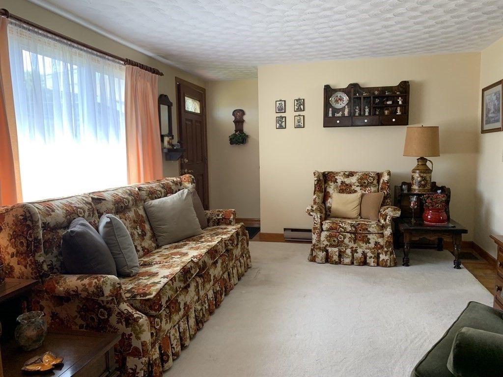 71 Worcester Road Webster, MA 01570 - Photo 3 of 21 Gallery Image 3