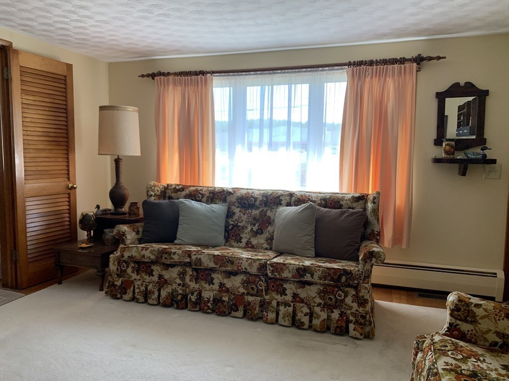 71 Worcester Road Webster, MA 01570 - Photo 4 of 21 Gallery Image 4
