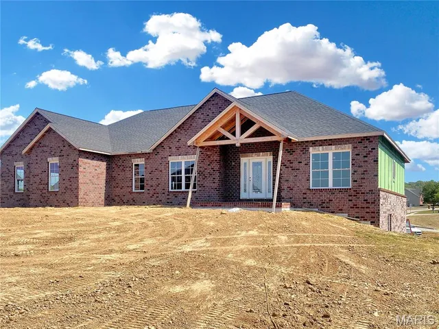 $749,900 | 1374 Walnut Rdg Drive, Columbia, IL 62236