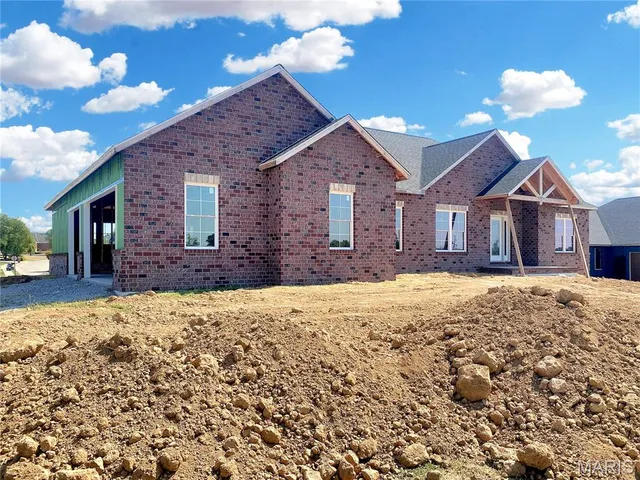 $749,900 | 1374 Walnut Rdg Drive, Columbia, IL 62236