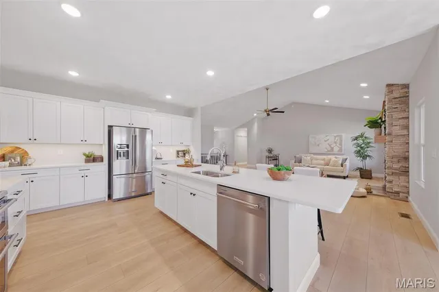 $749,900 | 1374 Walnut Rdg Drive, Columbia, IL 62236