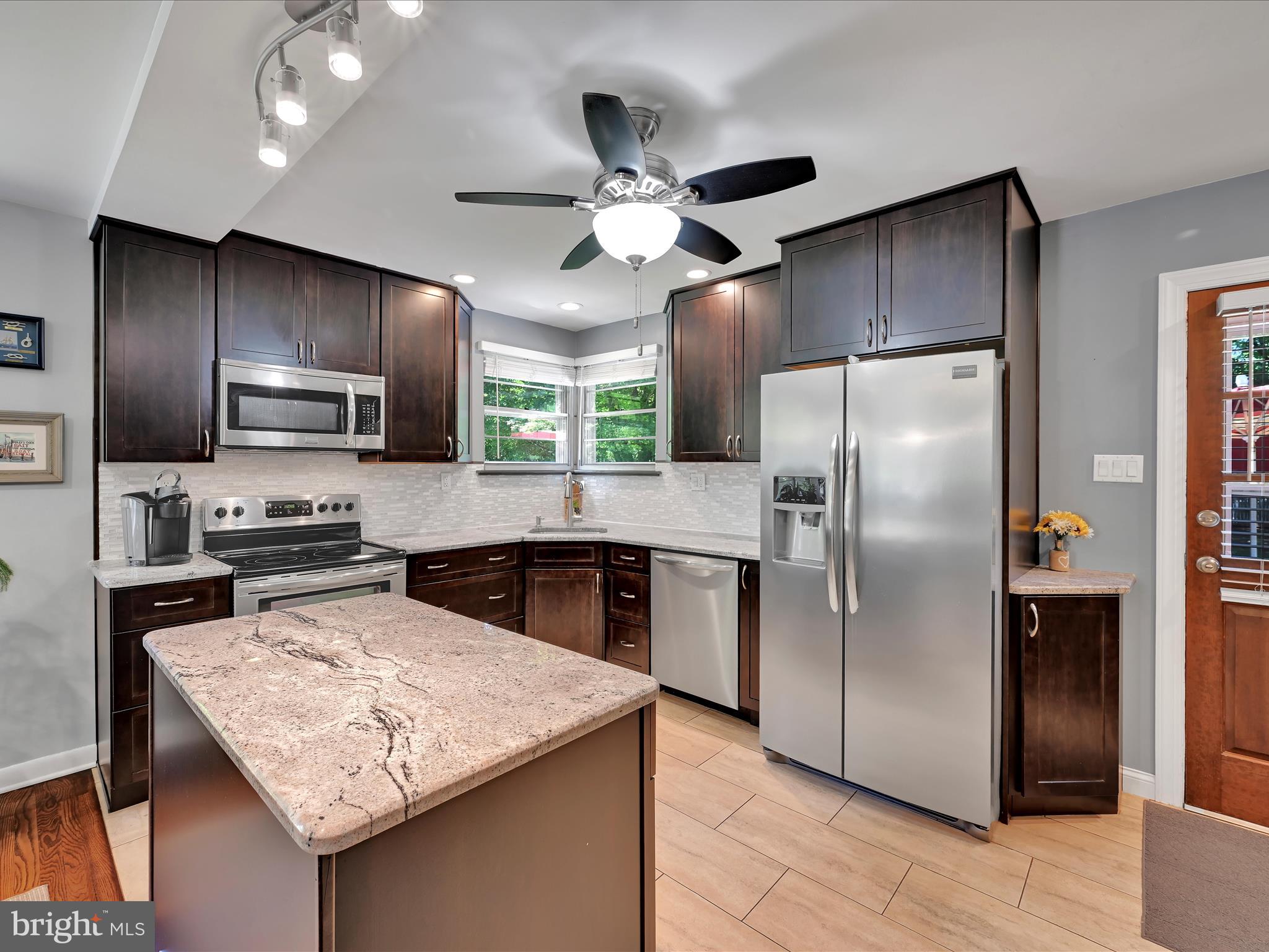 407 Vaughn Road Royersford, PA 19468 - Photo 10 of 32 Cook will never be lonely in Renovated Kitchen