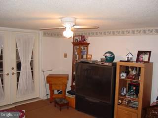 801 Rennard Circle Philadelphia, PA 19116 - Photo 3 of 6 Gallery Image 3