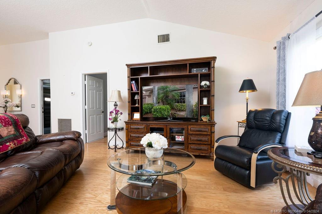 3027 Casa Rio Court Riviera Beach, FL 33418 - Photo 4 of 20 Gallery Image 4