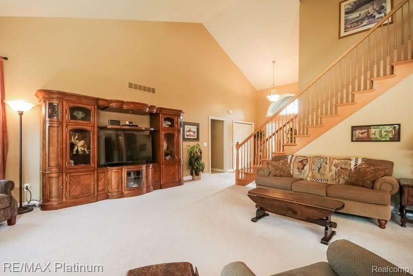 2813 Black Eagle Ridge Howell, MI 48843 - Photo 11 of 61 011-2987423-small.jpg