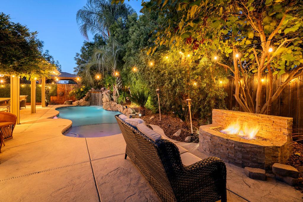 602 South Filbert Avenue Fresno, CA 93727 - Photo 46 of 50 a outdoor view with sitting space