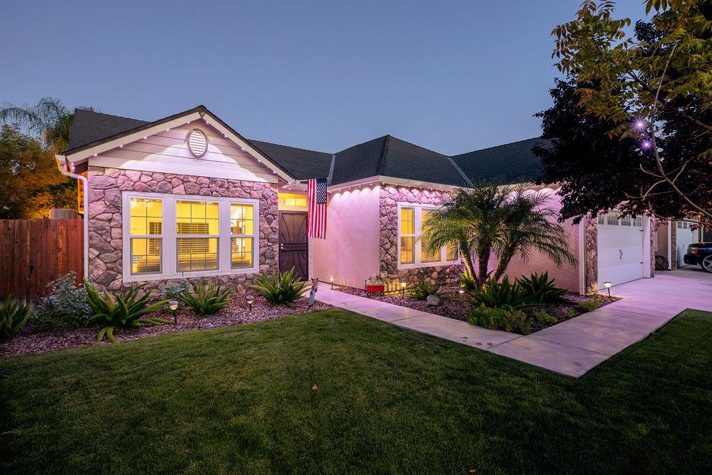 602 South Filbert Avenue Fresno, CA 93727 - Photo 48 of 50 a view of a house with a big yard and potted plants