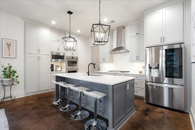 $570,000 | 2020 Elzey Avenue, Memphis, TN 38104