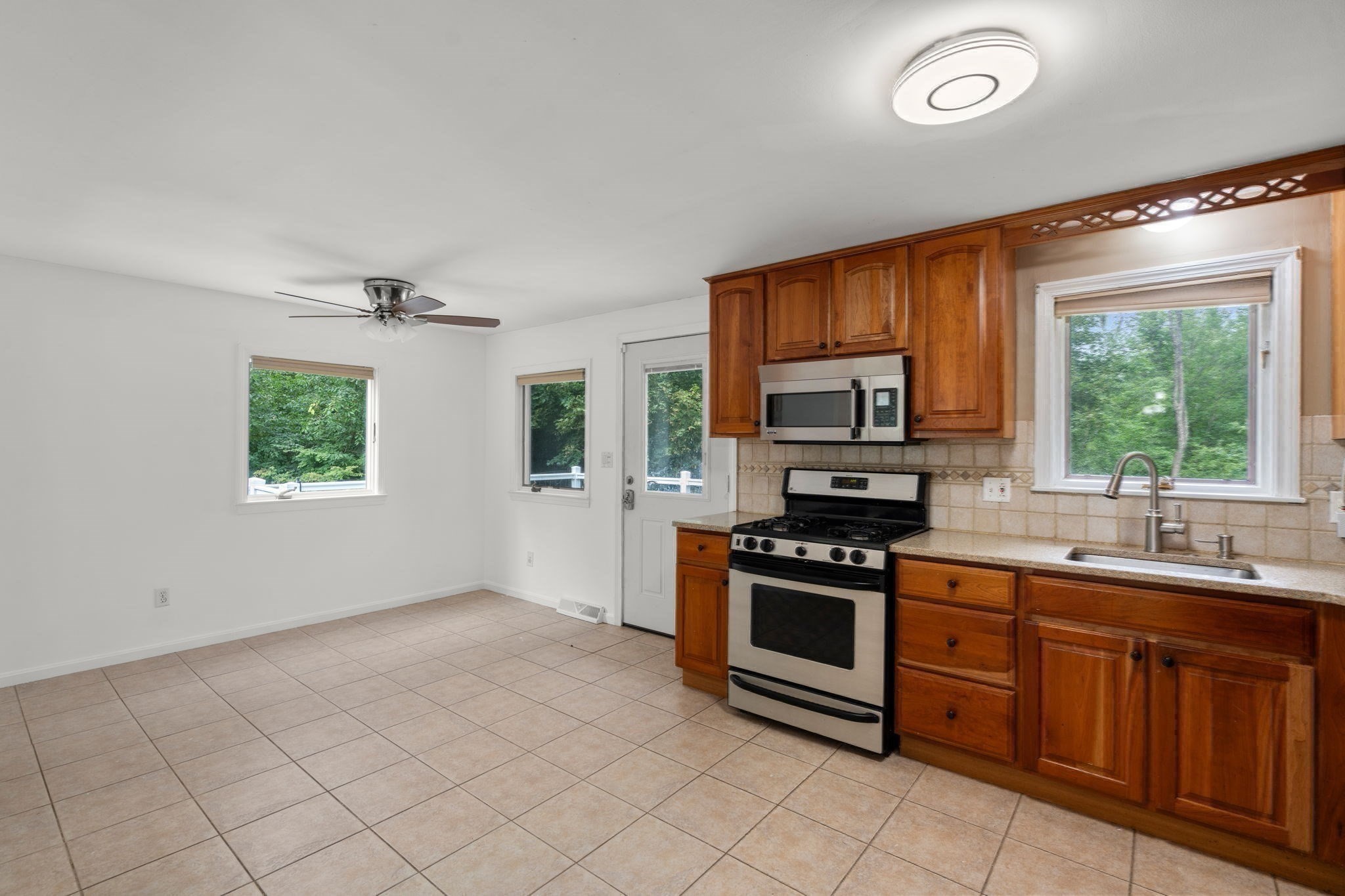 22 Allen Road Billerica, MA 01821 - Photo 11 of 29 Gallery Image 11