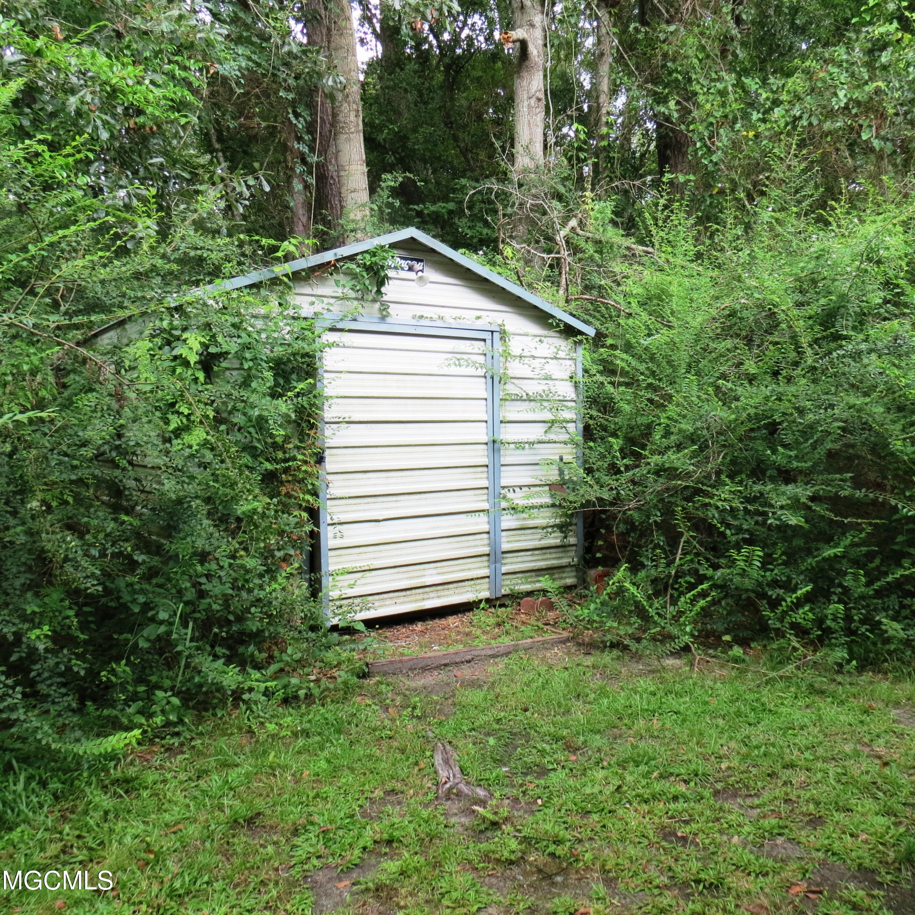 3301 Dantzler Street Moss Point, MS 39563 - Photo 34 of 37 IMG_1005 (1)