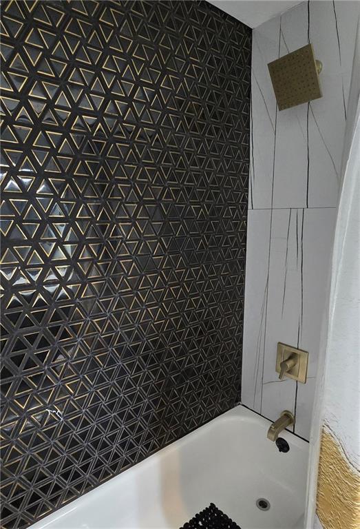 1039 Mariners Court Stone Mountain, GA 30083 - Photo 7 of 60 a bathroom with a bathtub and shower