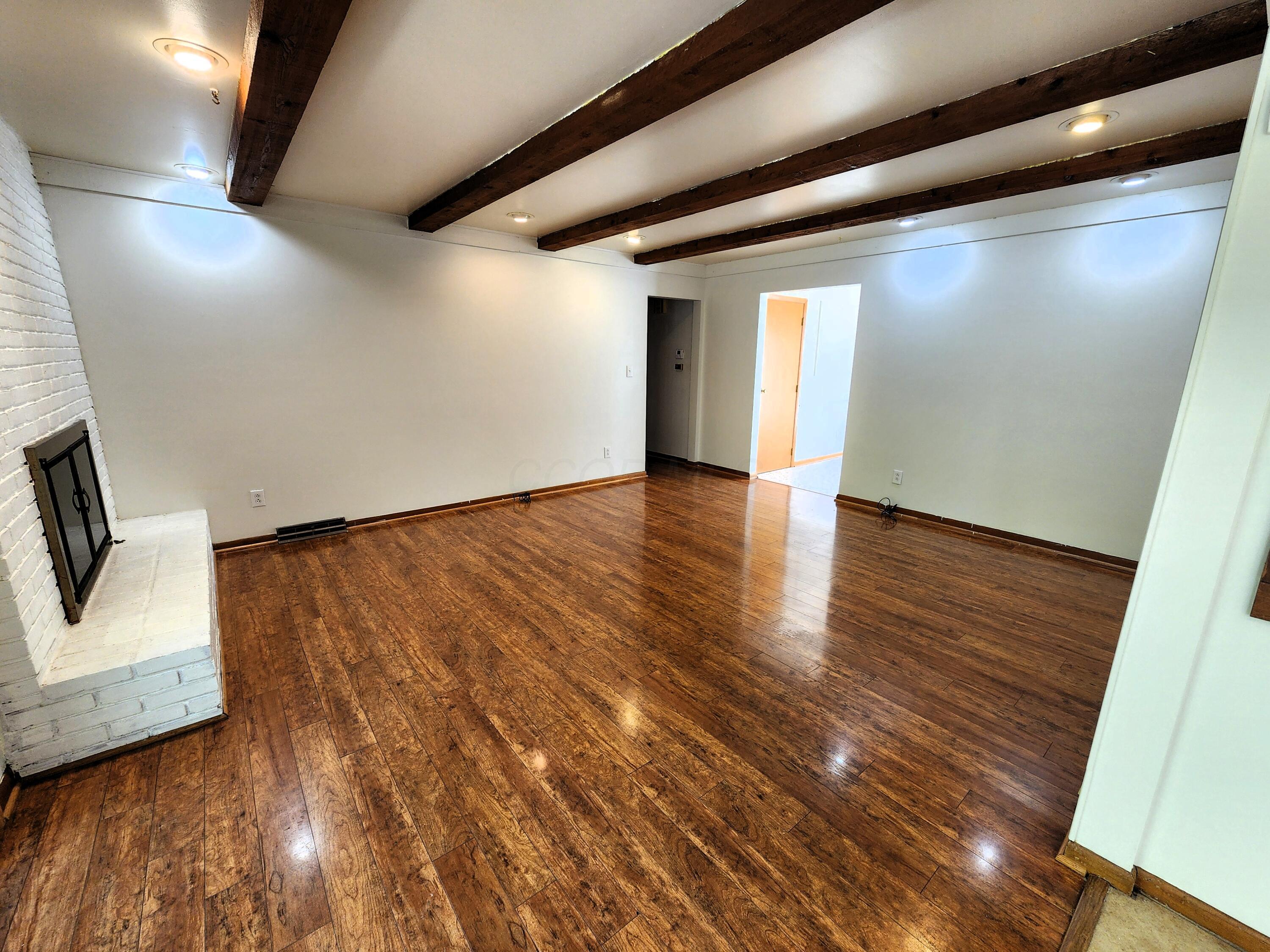 6258 Peach Tree Road Columbus, OH 43213 - Photo 11 of 32 Family Room