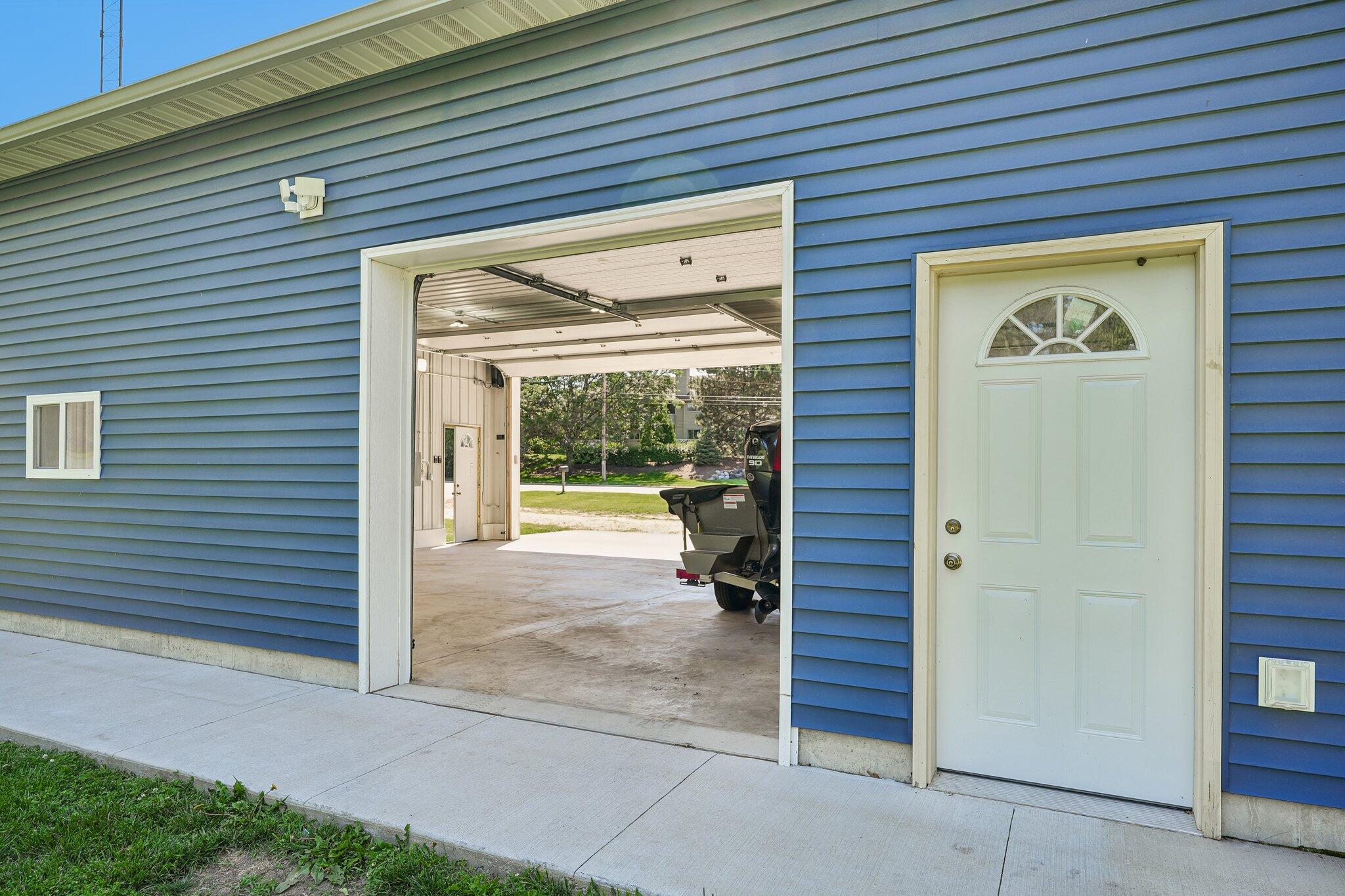 9207 39th Avenue Pleasant Prairie, WI 53142 - Photo 8 of 48 doors on both sides