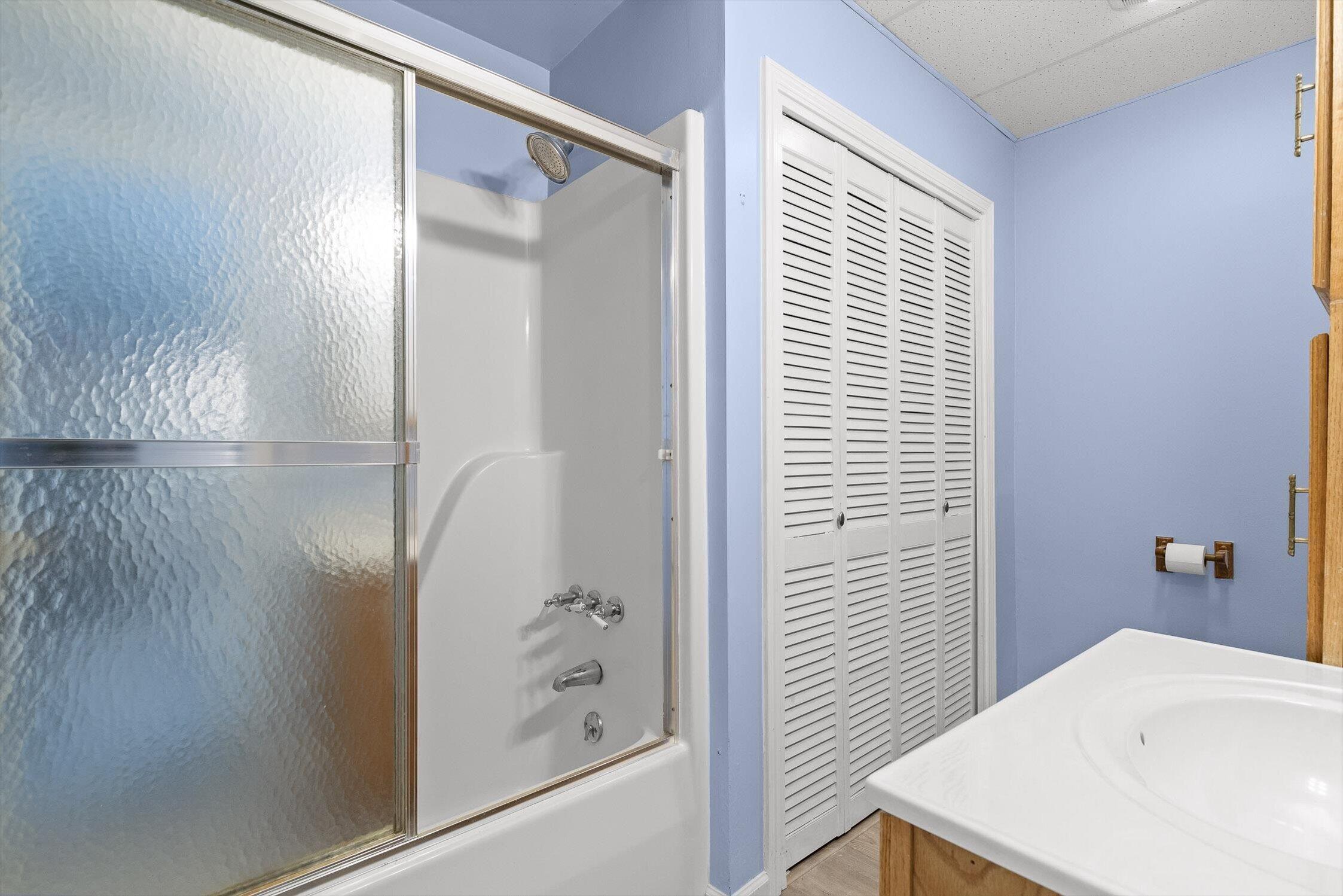 3517 Windsor Circle Cleveland, TN 37312 - Photo 39 of 52 Apartment bath